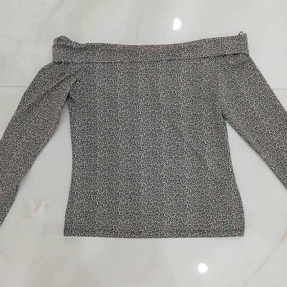 H&M off the shoulder long sleeve size m blouse - Picture 1 of 5